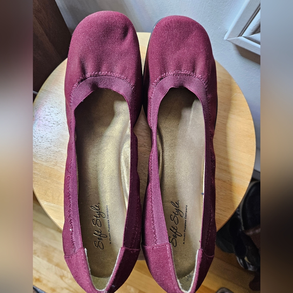 Business casual low heel burgundy shoes.